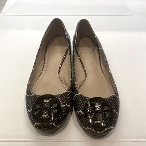 Tory Burch Reva Ballet Flat in Mojave Print size 9